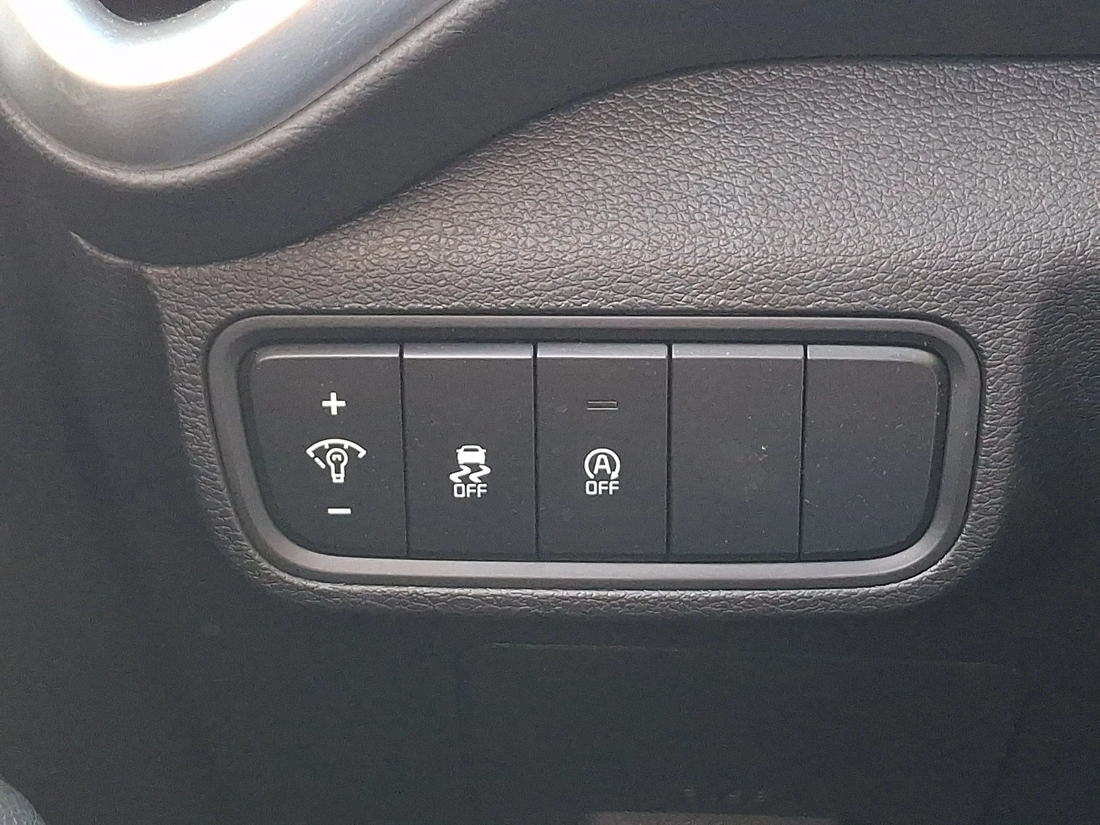 Certified Used 2025 White Kia LX image 24