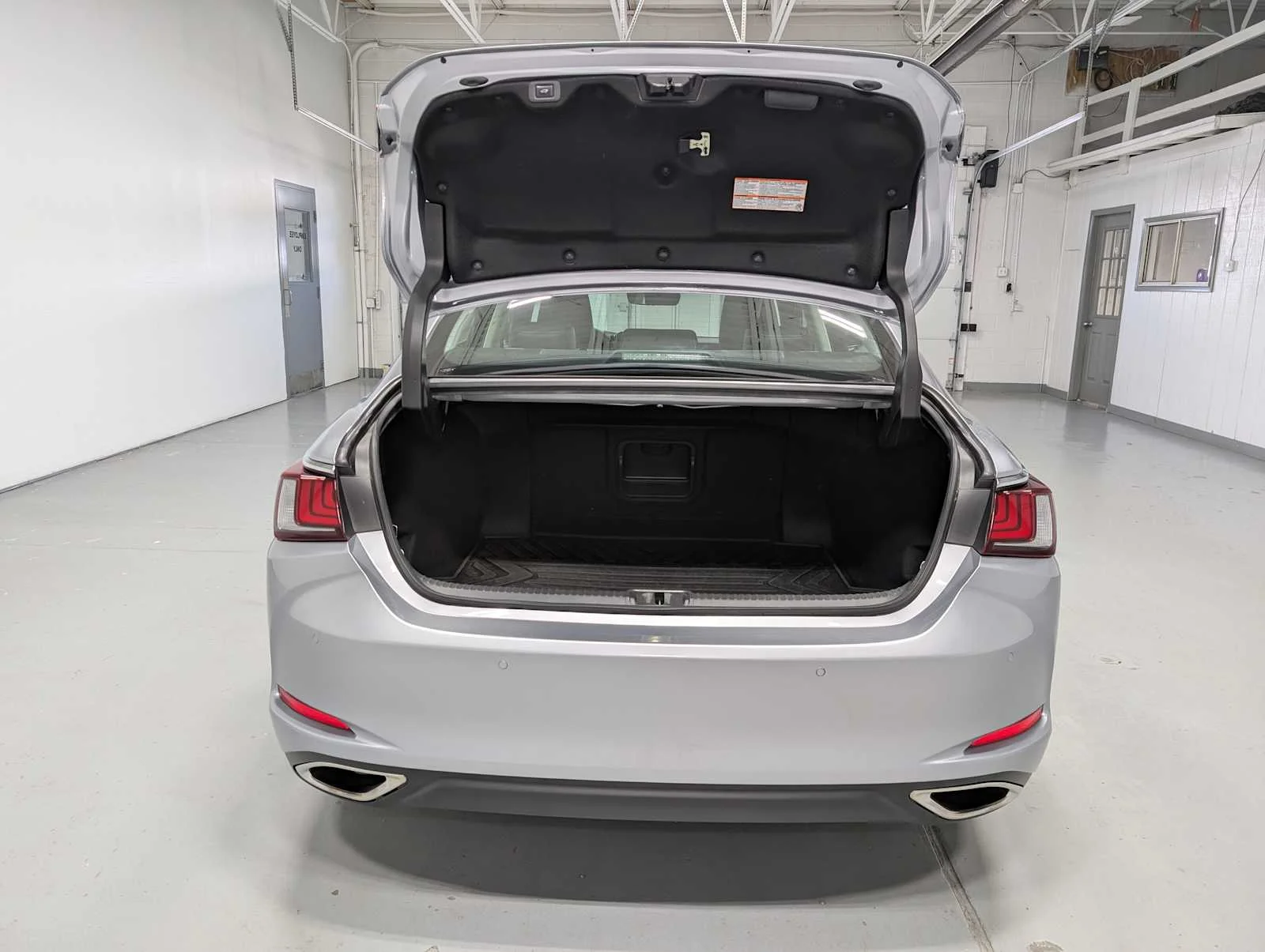 Used 2023 Iridium Lexus  image 39