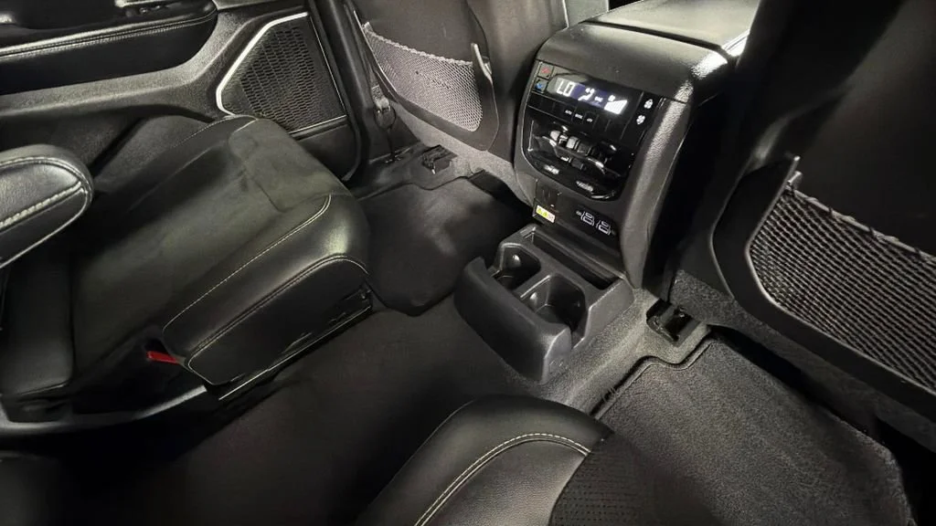 Used 2022 Red Jeep Altitude 4x2 image 31