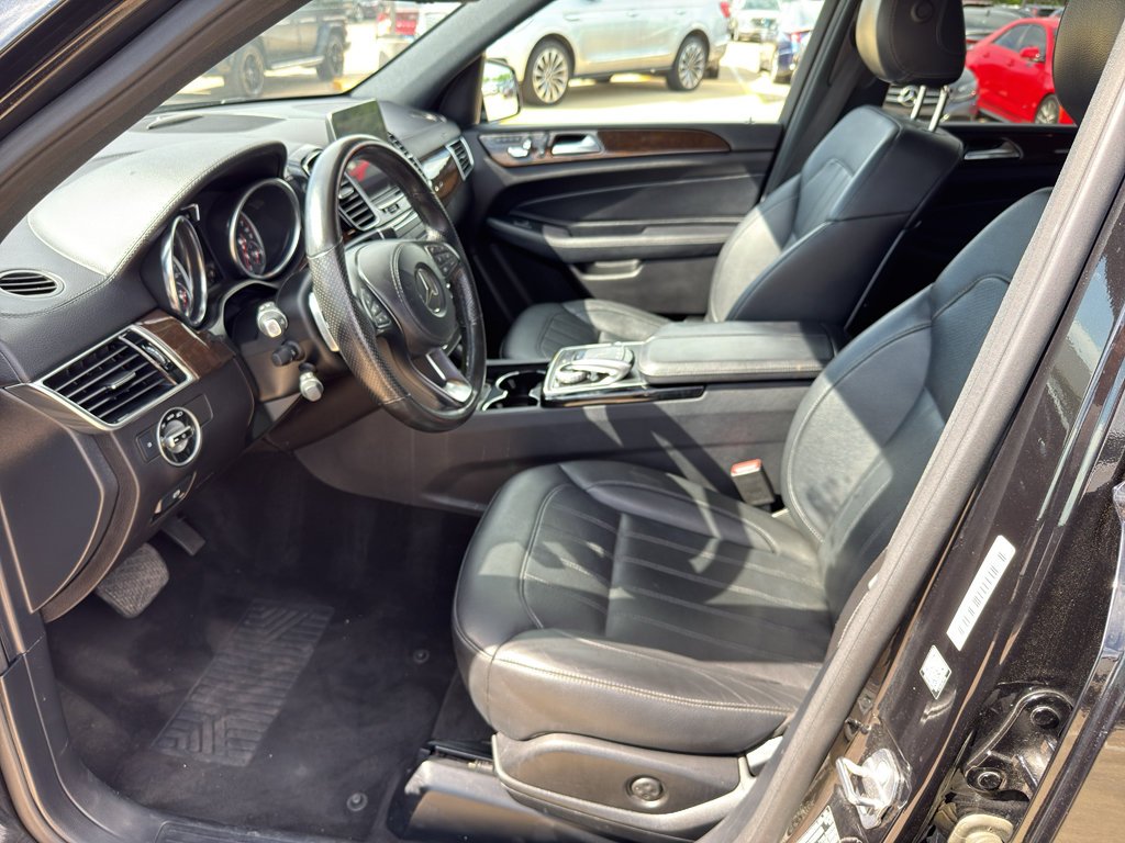Used 2018 Obsidian Black Metallic Mercedes-Benz 450 4MATIC® image 19