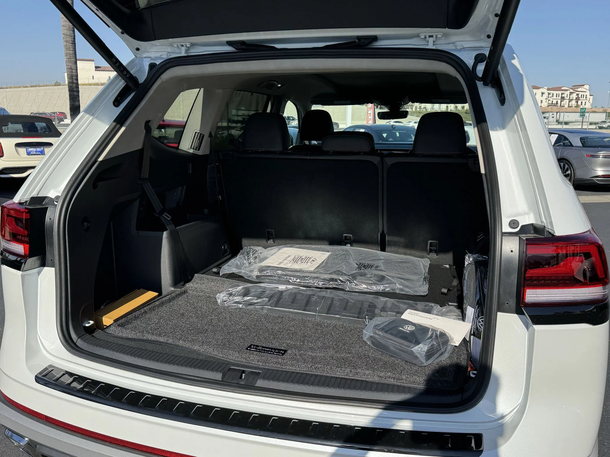 New 2026 Opal White Pearl Volkswagen 2.0T Peak Edition image 36