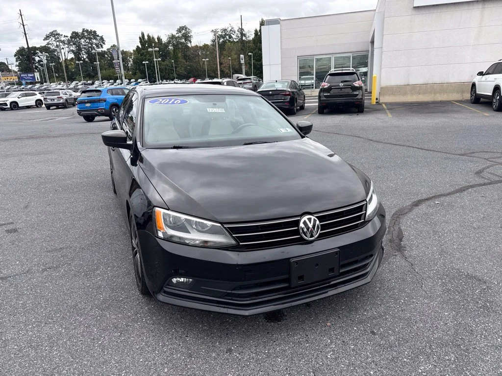 Used 2016 Black Uni Volkswagen 1.8T Sport image 3
