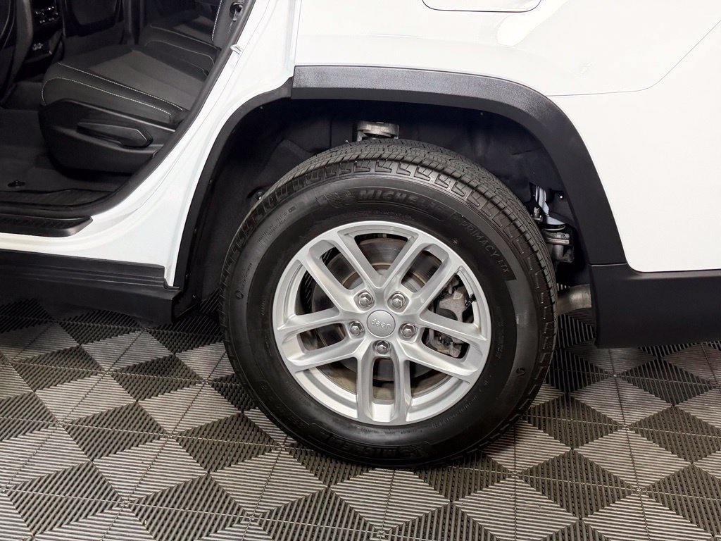 Used 2024 White Jeep Laredo image 15