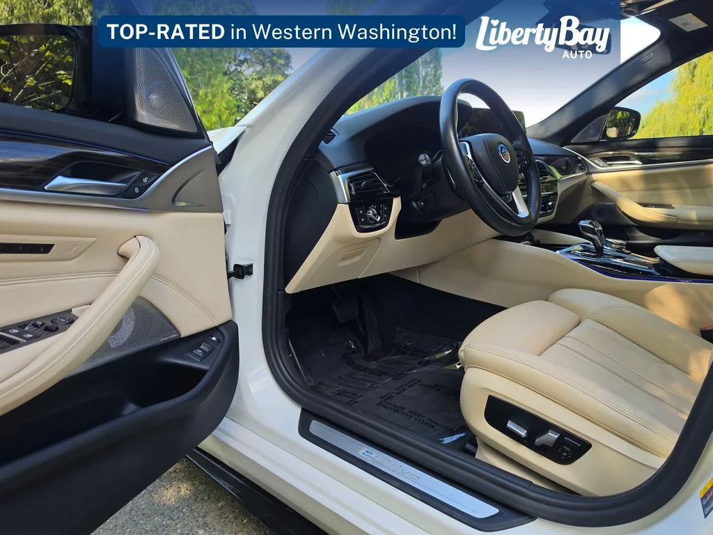 Used 2019 White BMW 530e xDrive iPerformance image 9
