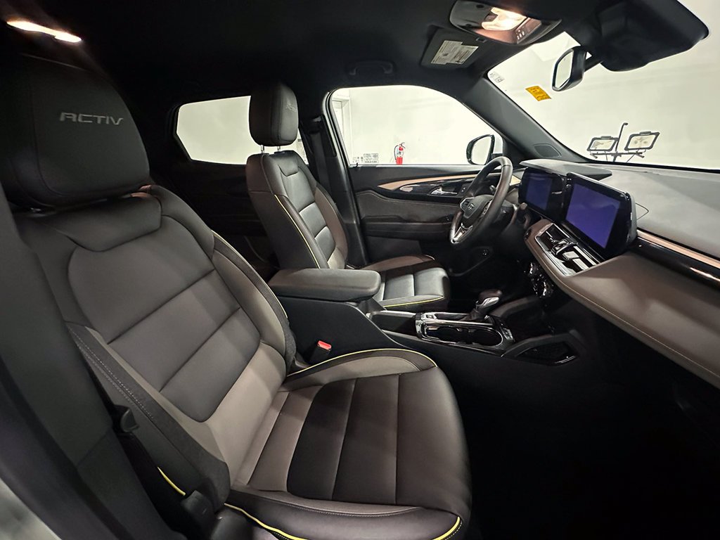 Used 2025 Green Chevrolet ACTIV image 28