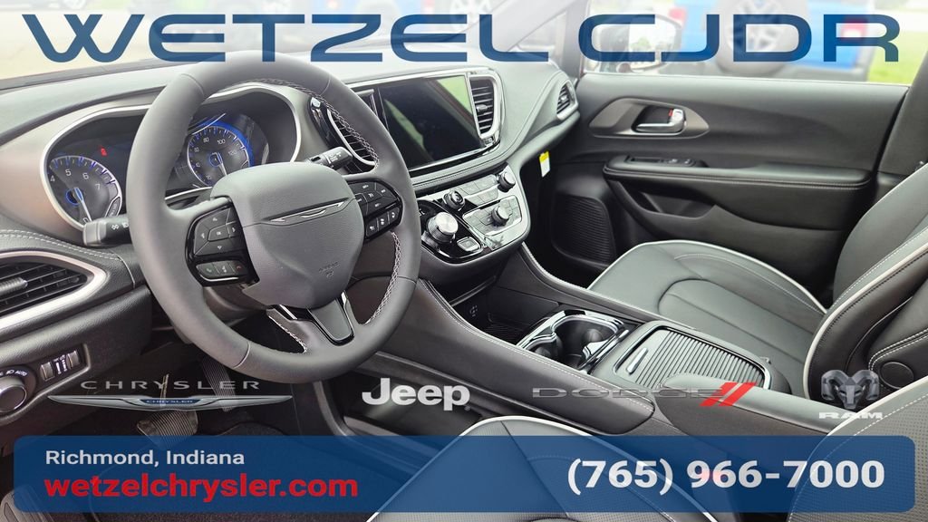New 2027 Red Hot Pearl-Coat Exterior Paint Chrysler Limited image 16
