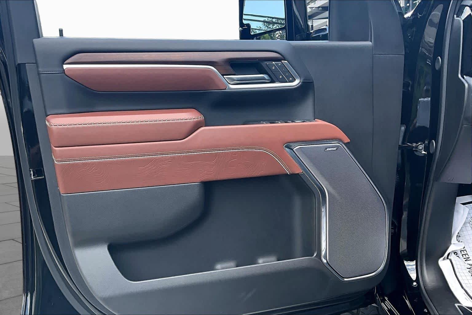 Used 2025 Onyx Black GMC Denali Ultimate image 19