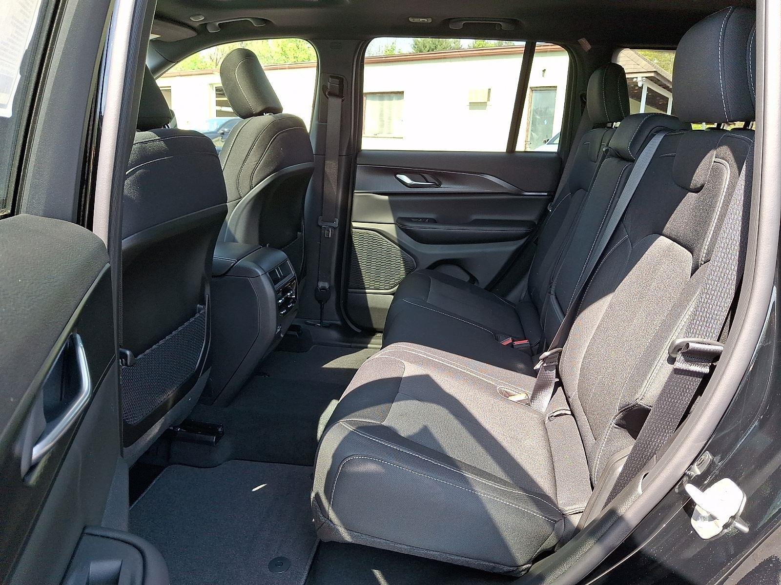 New 2026 Diamond Black Crystal Pearlcoat Jeep Laredo X image 7