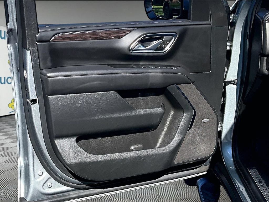 Used 2024 Gray Chevrolet Z71 image 9