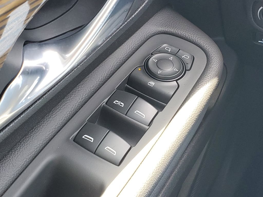 Used 2021 White GMC SLE image 17