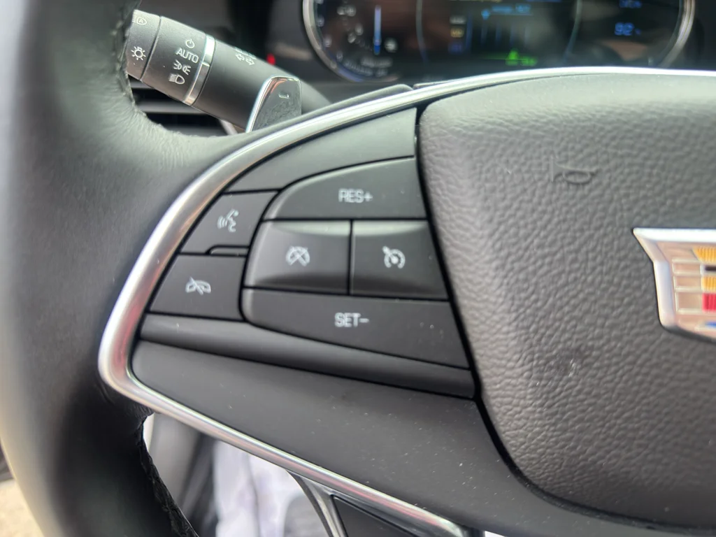 Used 2017 Crystal White Tricoat Cadillac Premium Luxury AWD image 18