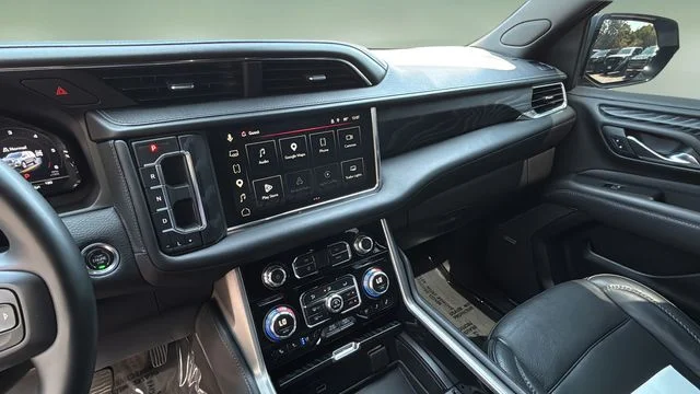 Used 2023 Silver GMC Denali image 25