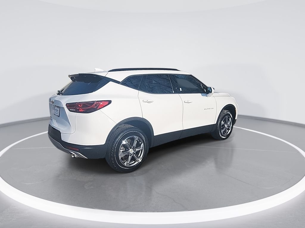 Used 2024 White Chevrolet LT image 8