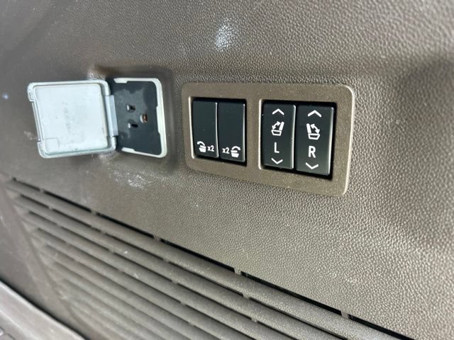 Used 2022 Midnight Blue Metallic GMC SLT image 44
