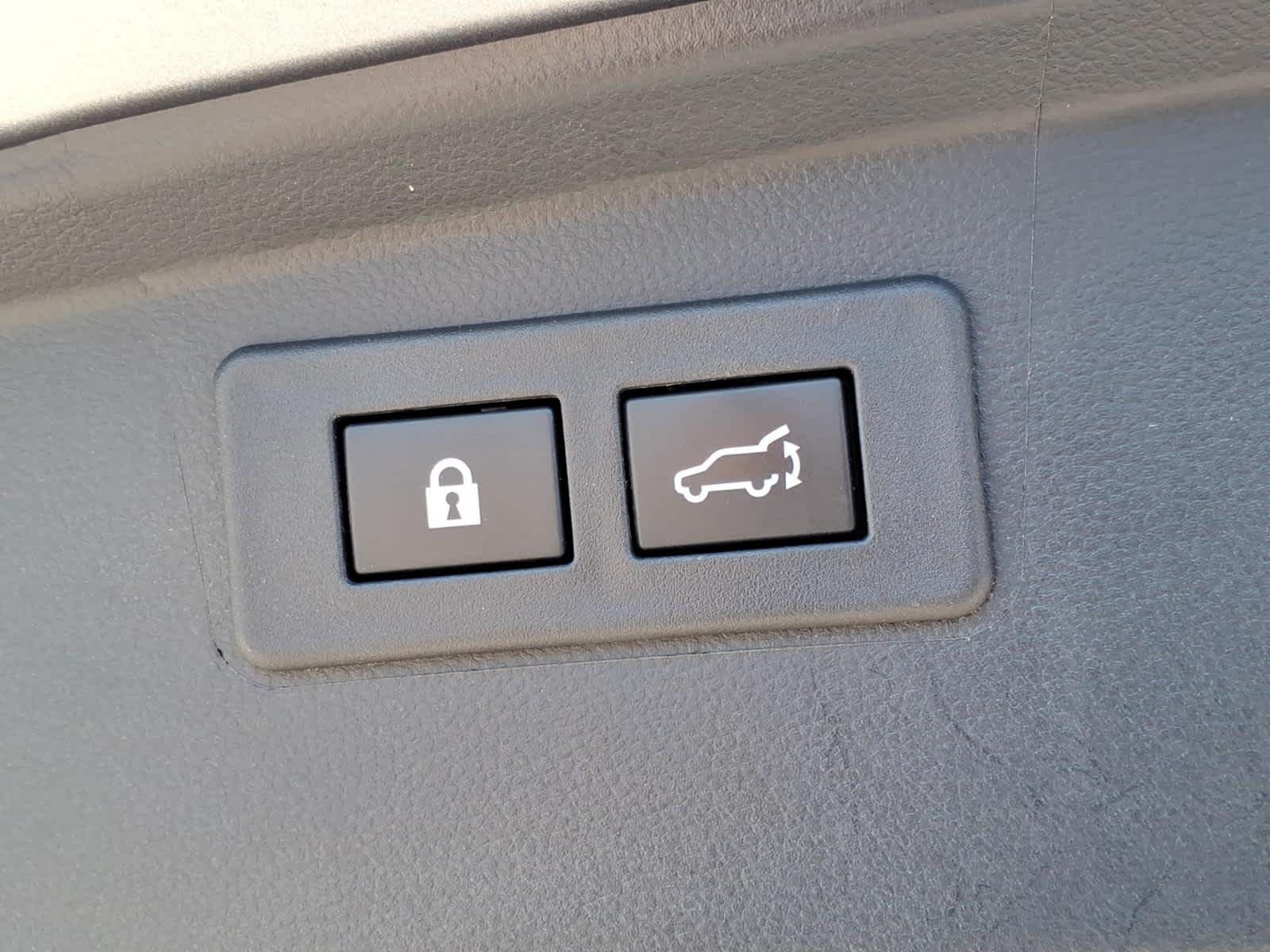 Used 2025 Ice Silver Metallic Subaru Onyx Edition image 17