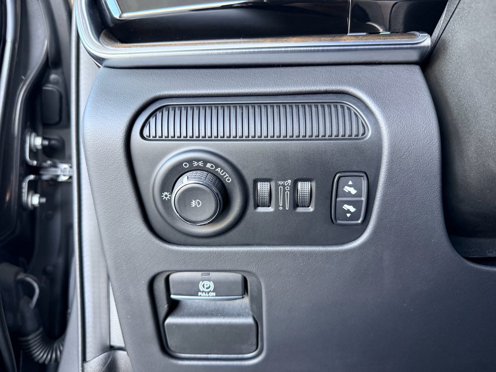 Used 2022 Baltic Gray Metallic Clearcoat Jeep Series II image 22