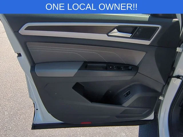 Used 2023  Volkswagen 3.6L V6 SE w/Technology image 12