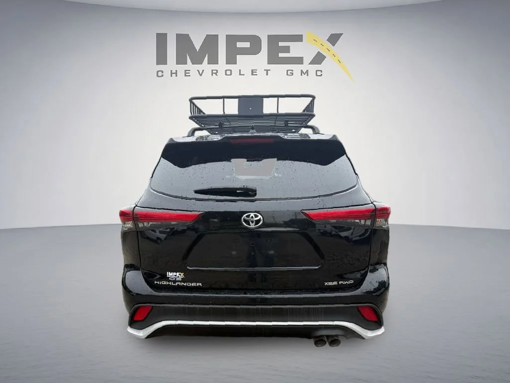 Used 2023  Toyota L image 4