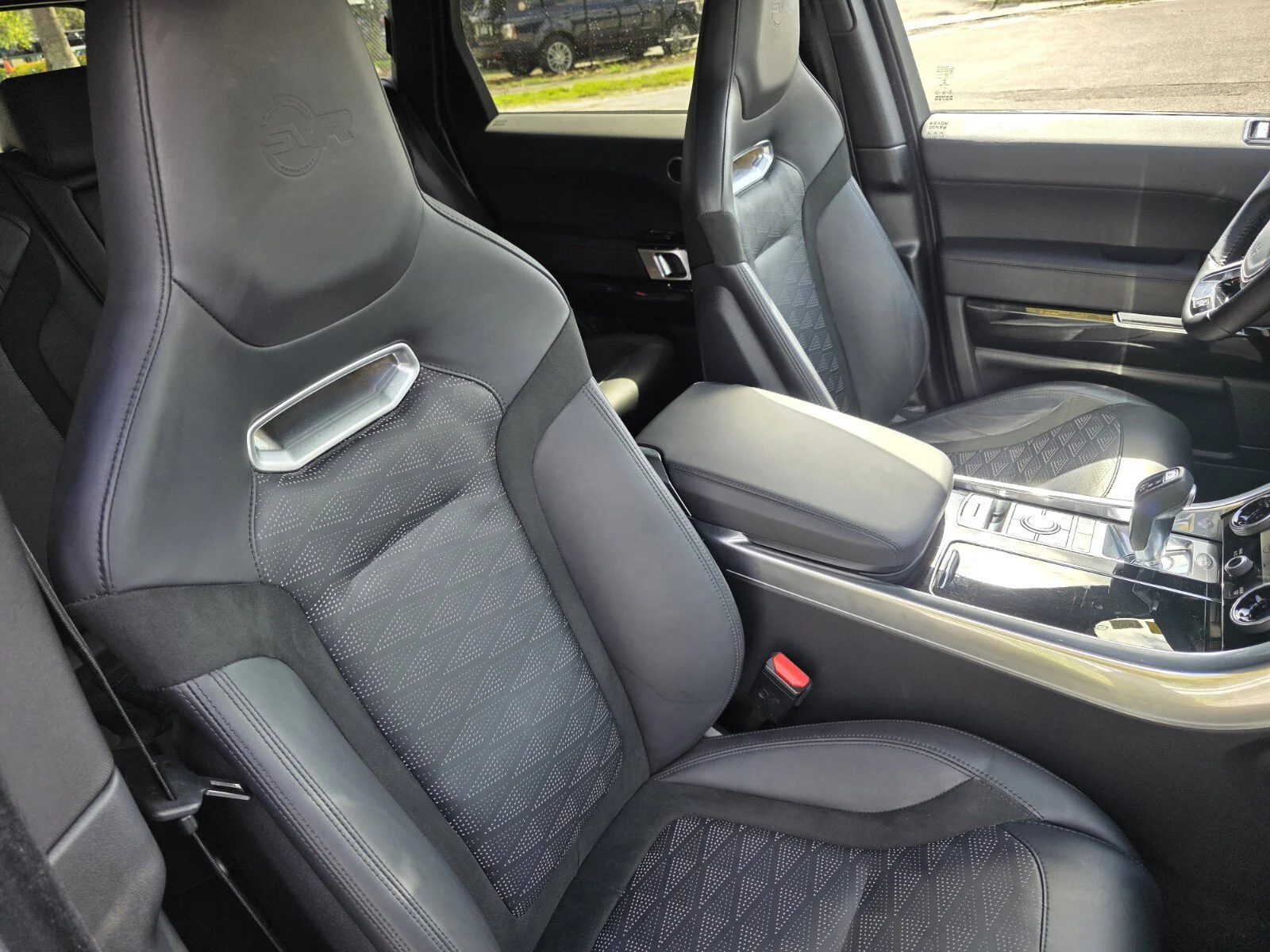 Certified Used 2022 Fuji White Land Rover SVR image 27
