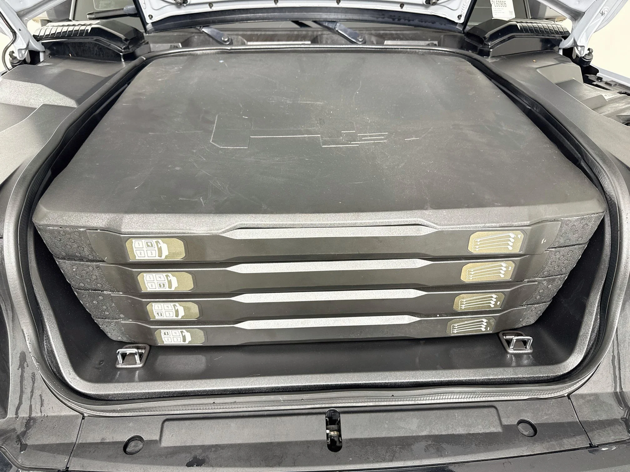 Used 2024 Meteorite Metallic (Grey) GMC 2X image 33