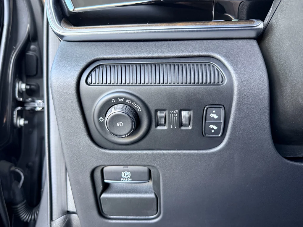 Used 2022 Baltic Gray Metallic Clearcoat Jeep Series II image 23