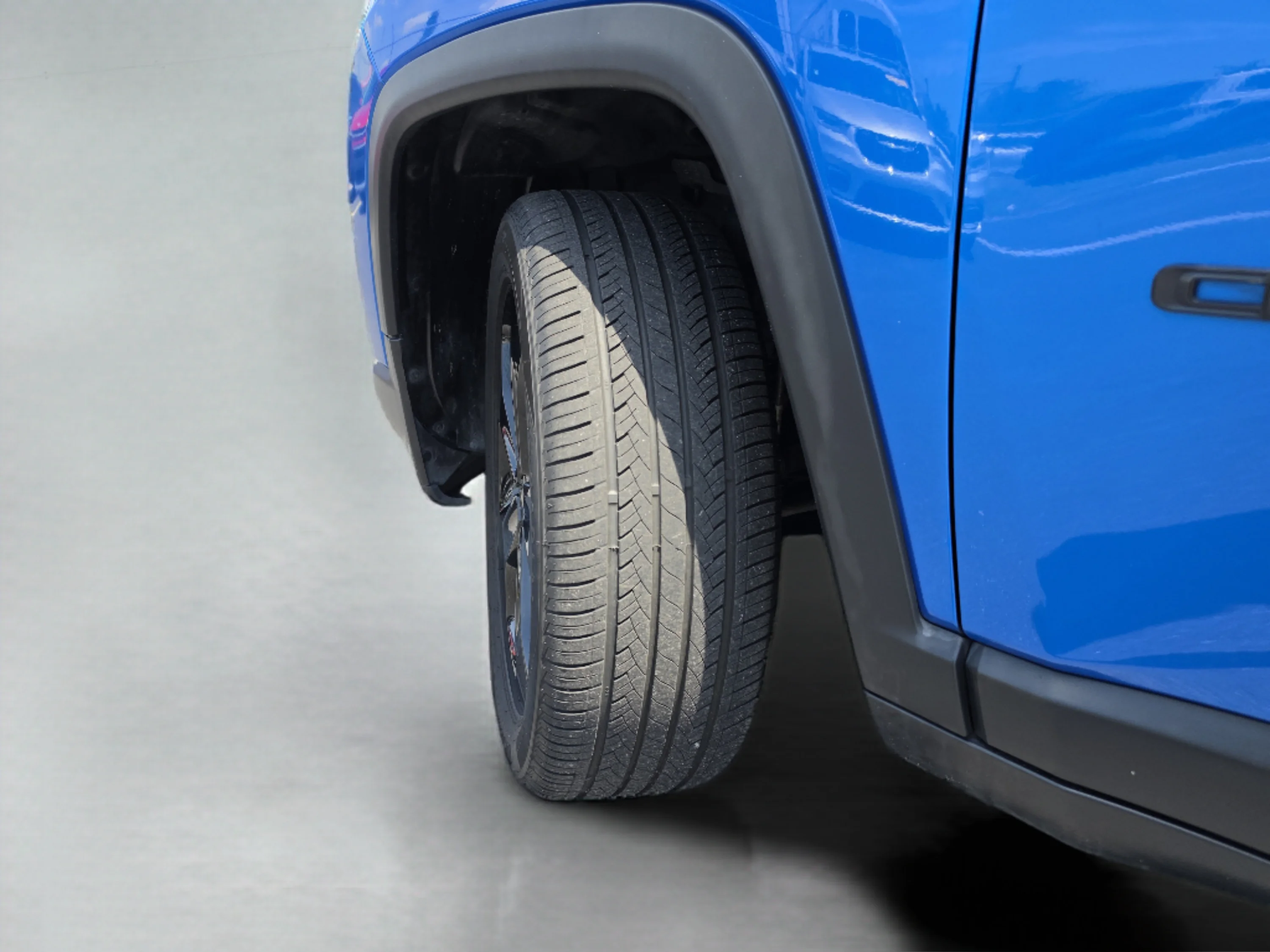 Used 2021 Laser Blue Pearlcoat Jeep Altitude image 40