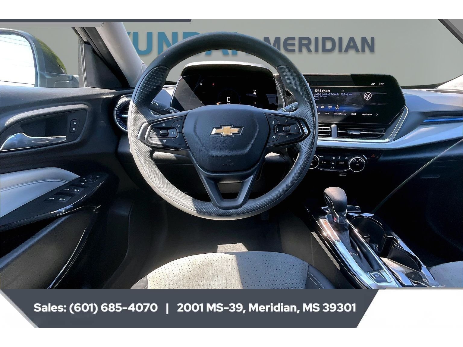 Used 2025 MOSAIC BLACK METALLIC Chevrolet LT image 5