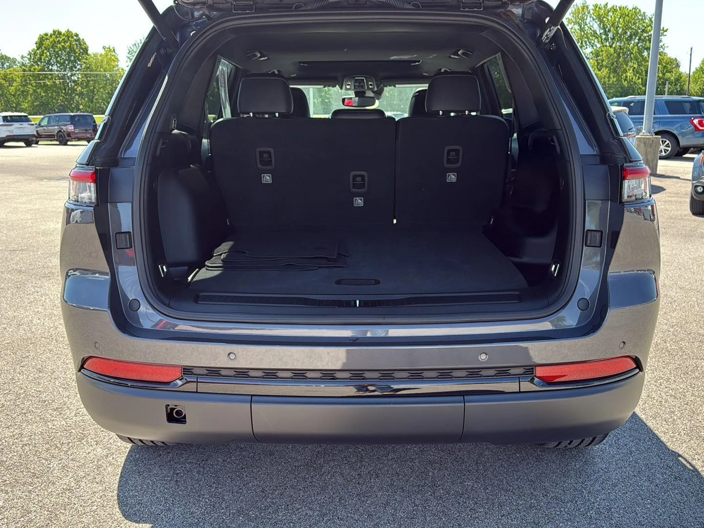 Used 2023 Baltic Gray Metallic Clearcoat Jeep Altitude image 13