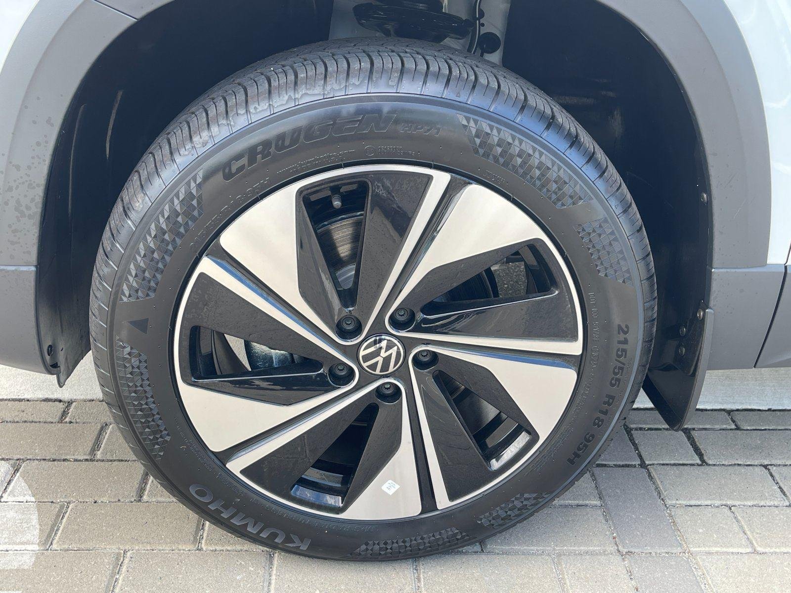 New 2026  Volkswagen SE image 10