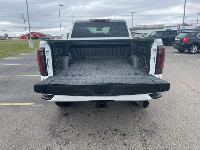 Used 2025 White GMC AT4 image 14