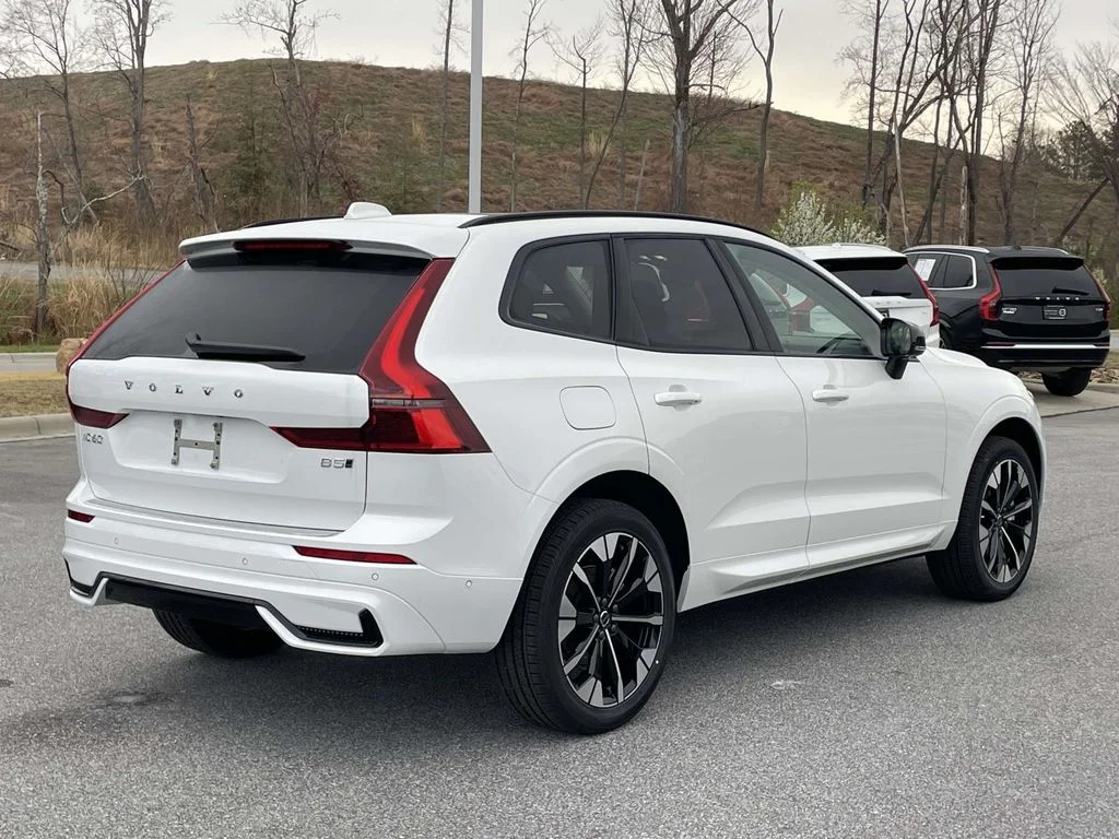New 2026 Crystal White Volvo Plus image 28