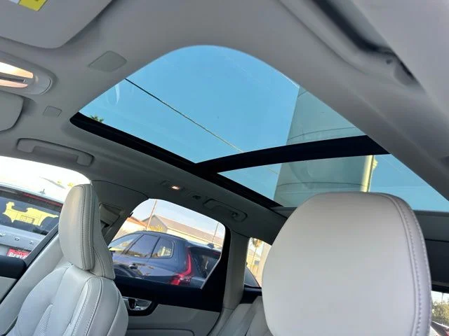2026 Volvo XC60 Ultra - Photo 14