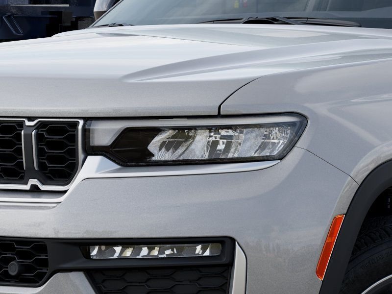 New 2026 Silver Zynith Exterior Paint Jeep Limited image 10