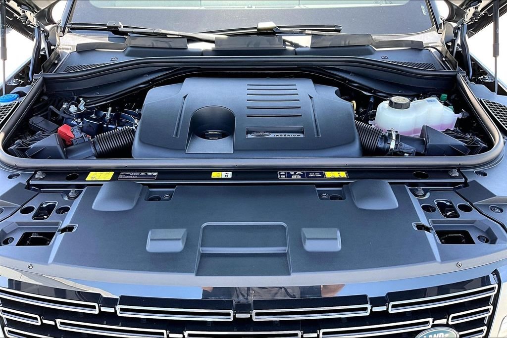 New 2026 VARESINE BLUE Land Rover Dynamic SE image 12