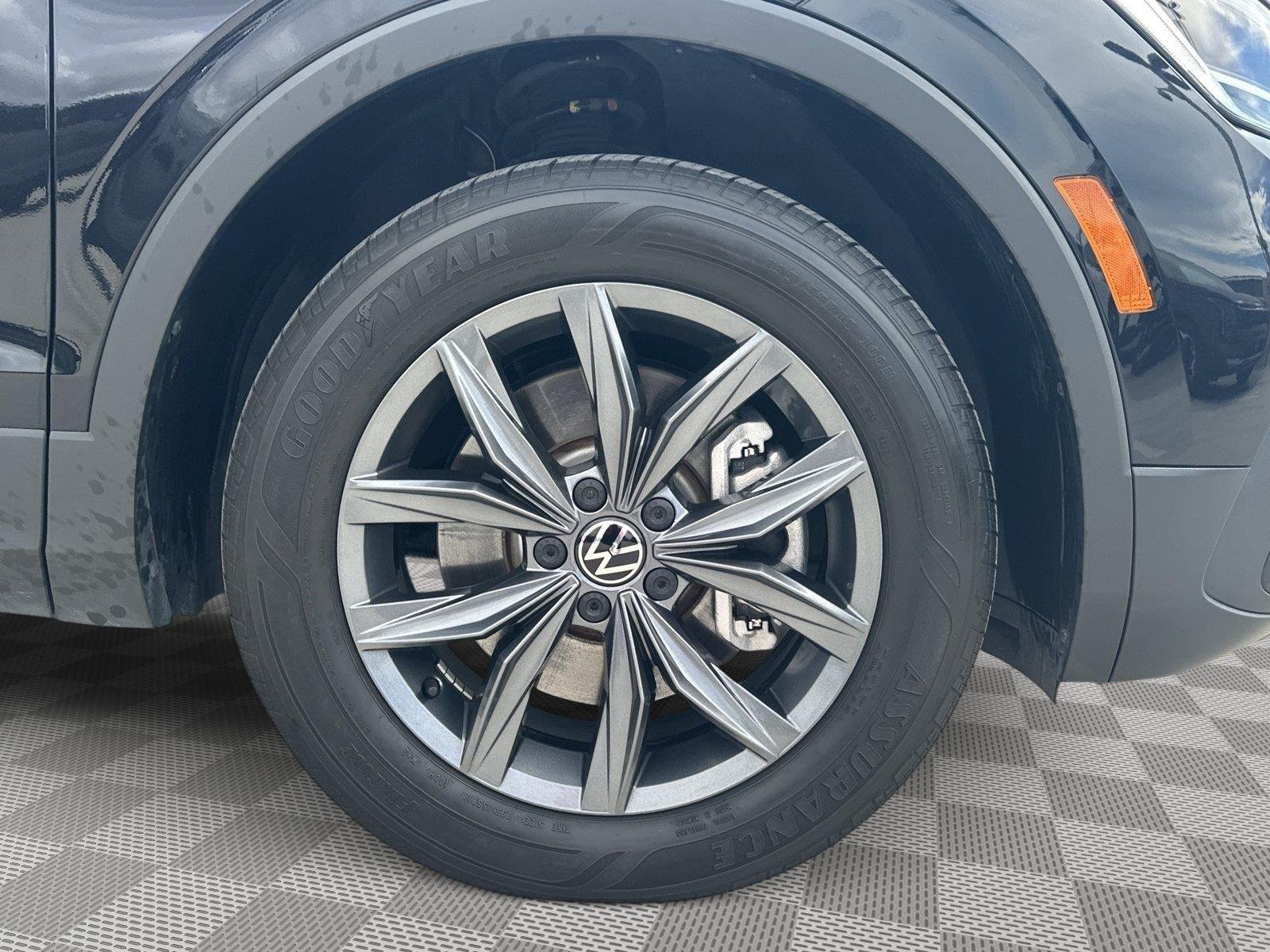 Used 2023 Deep Black Pearl Volkswagen SE image 5