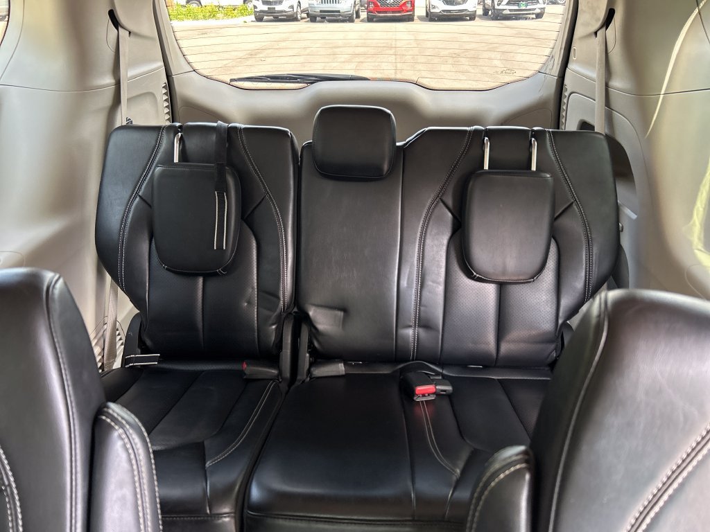 Used 2023 Black Chrysler Touring L image 16