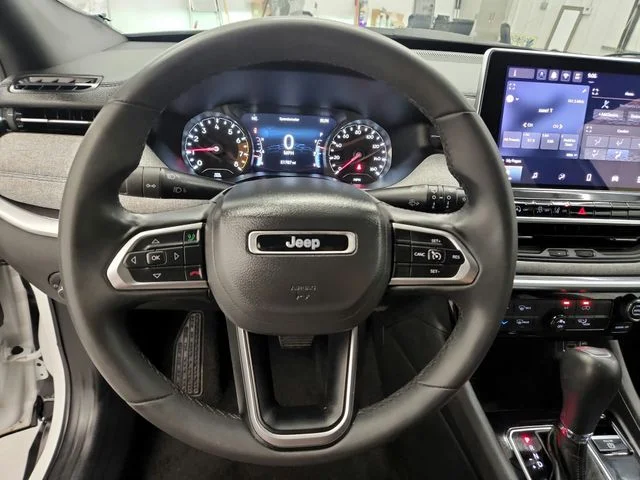 Used 2024 White Jeep Latitude image 21