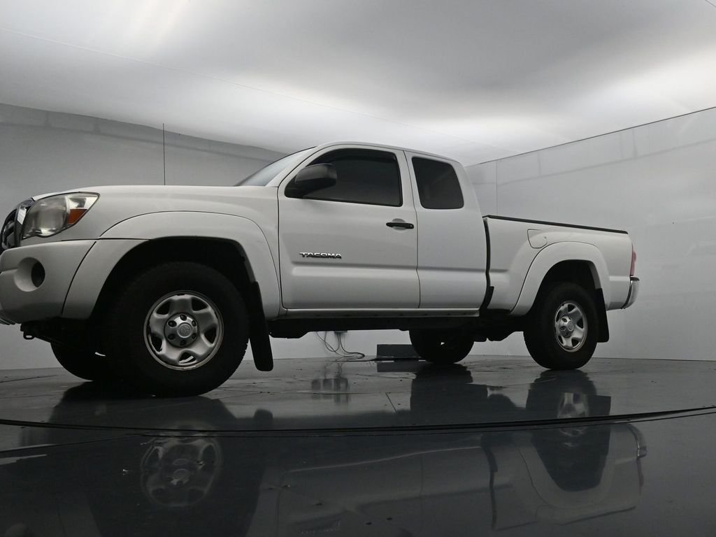 Used 2009 White Toyota PreRunner image 28