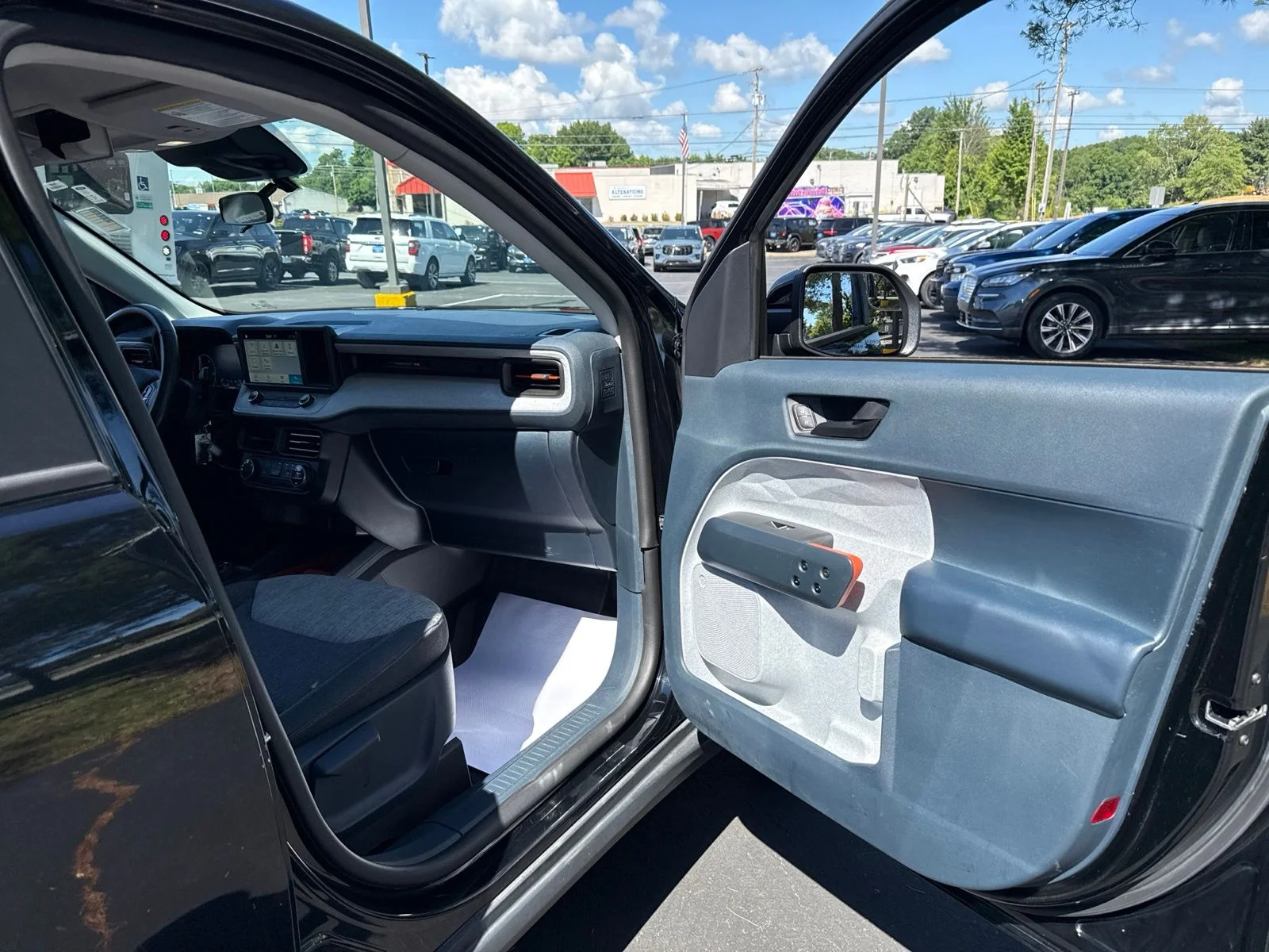 Used 2022 Black Ford XLT image 35