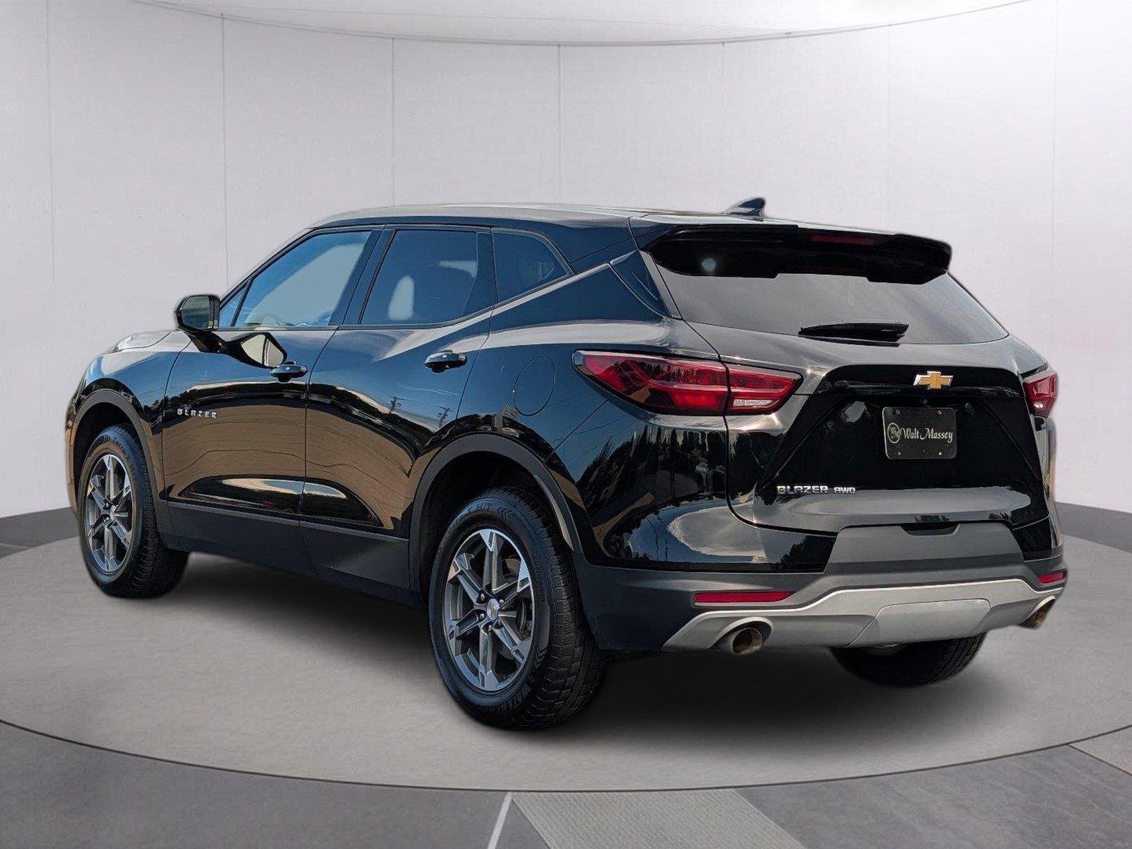 Used 2025 Black Chevrolet LT image 3