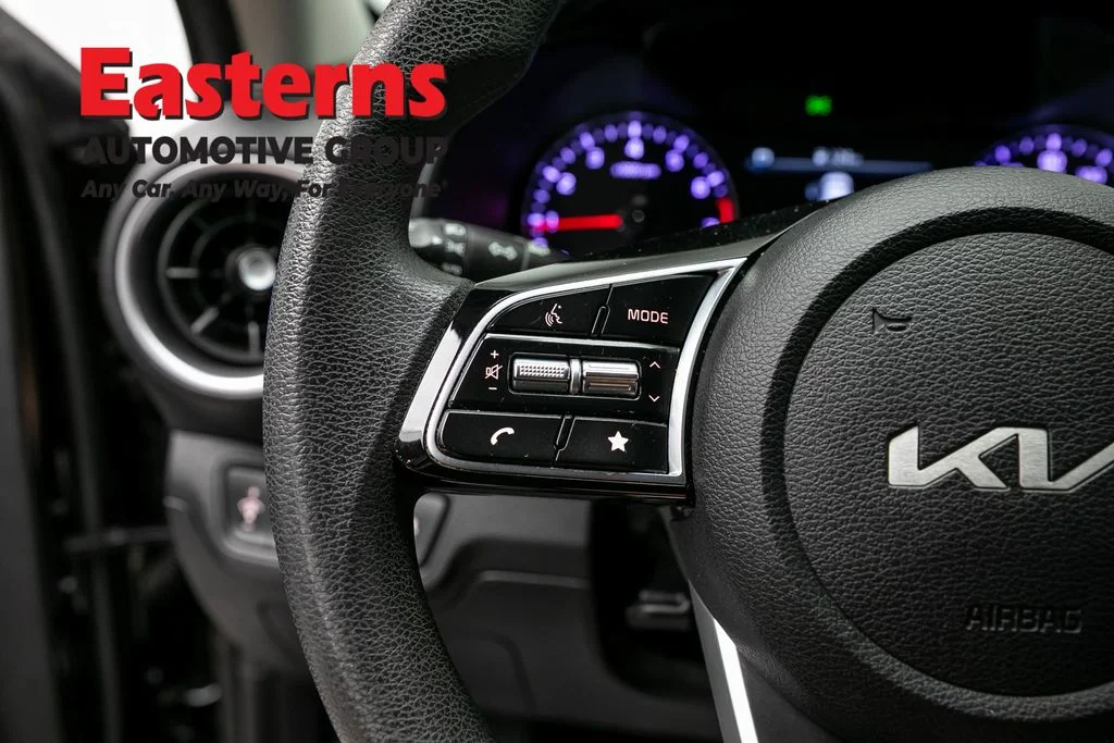 Used 2023 Black Kia LXS image 15