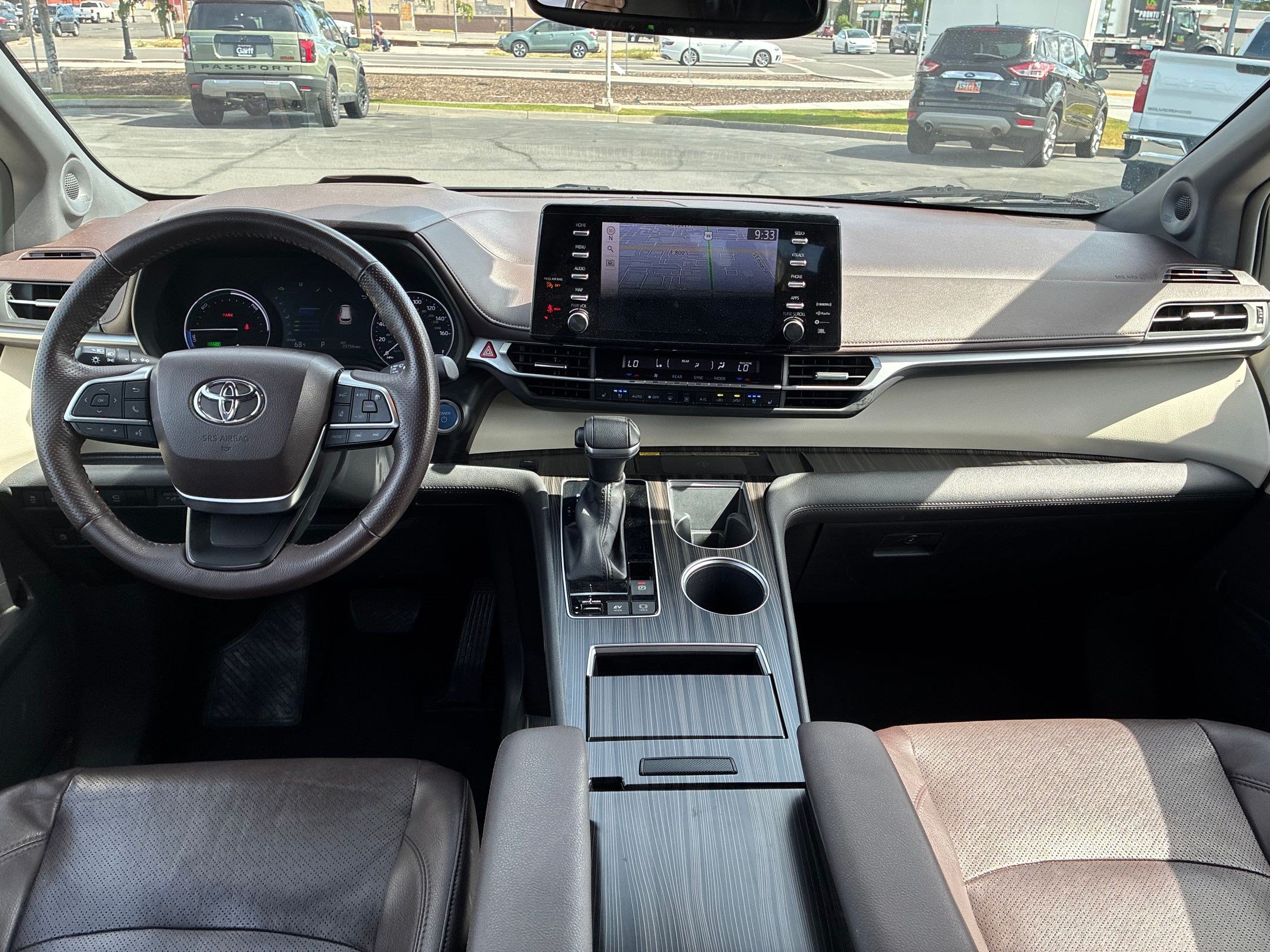 Used 2023 Ice Cap Toyota Platinum image 26