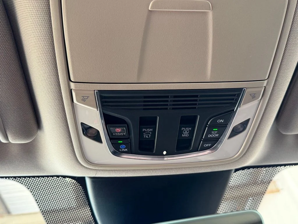 Used 2022  Acura Technology image 34