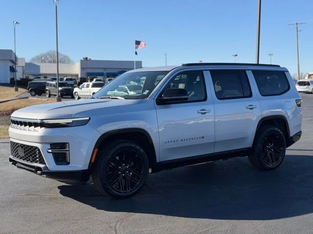 New 2026 Silver-Zynith Exterior Paint Jeep Limited Reserve image 3