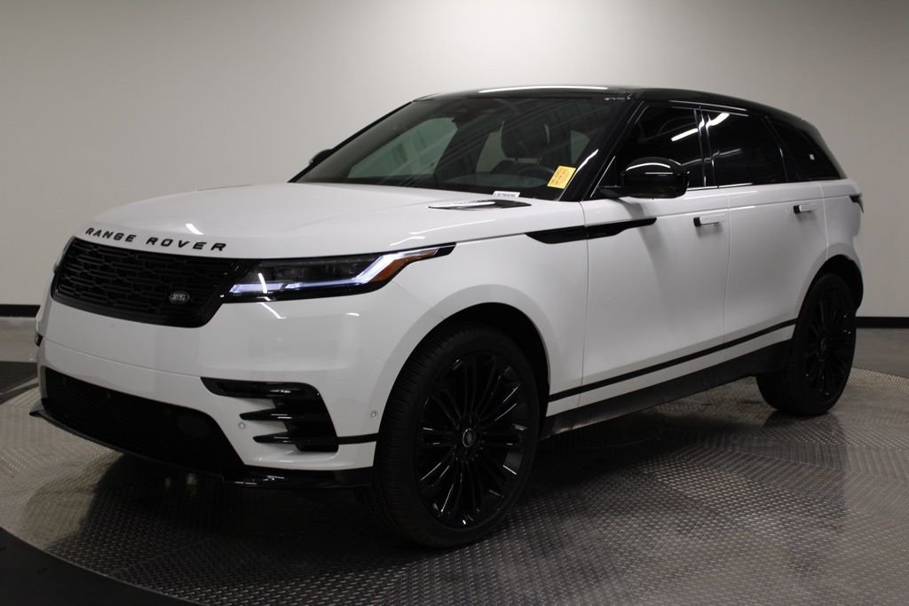 Used 2026 Fuji White Land Rover Dynamic SE image 1