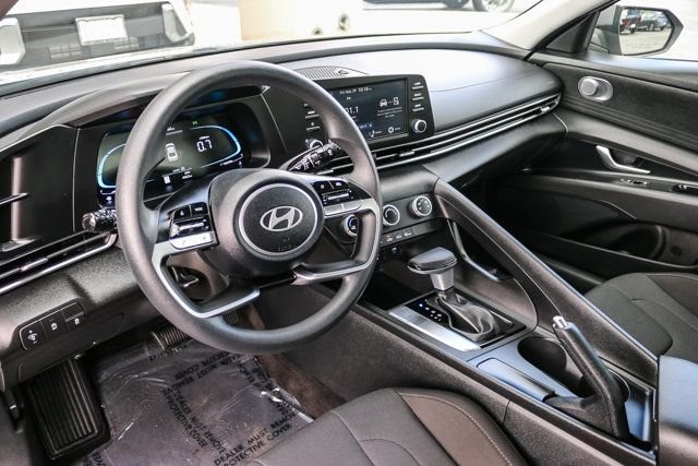 Certified Used 2025 Silver Hyundai SE image 25
