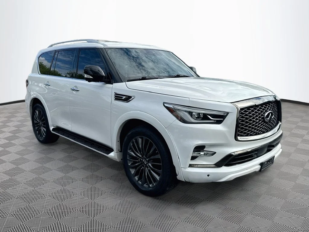 Certified Used 2024 White INFINITI Sensory image 4