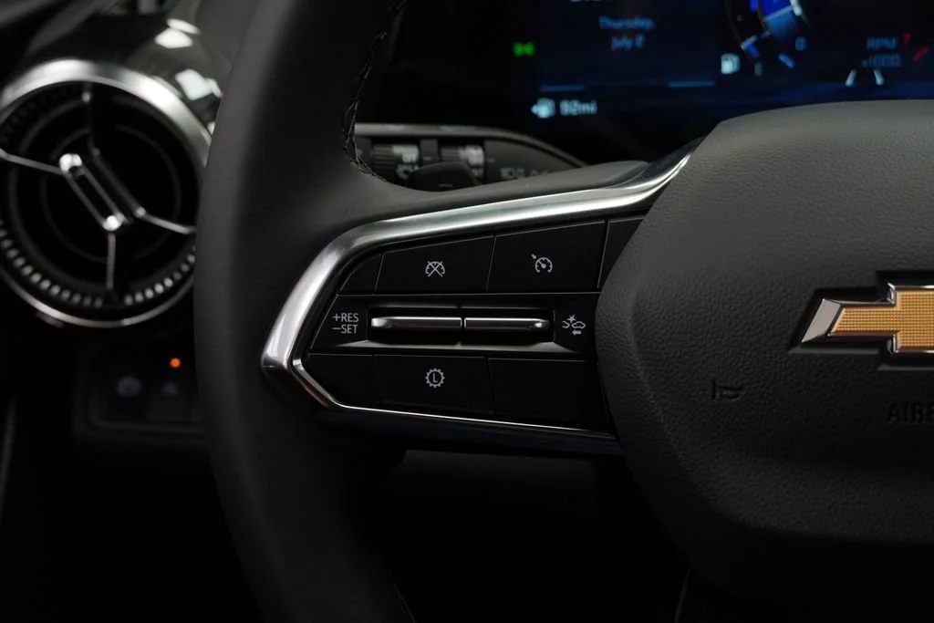 New 2027 Mosaic Black Metallic Chevrolet LT image 18