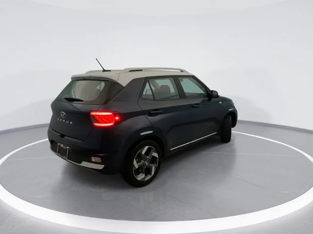 Used 2023 White Hyundai Limited image 6