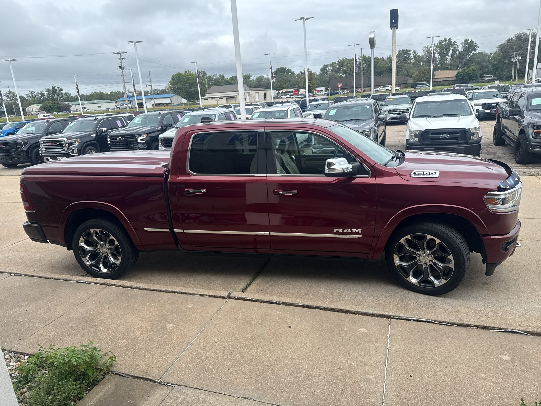 Used 2021 Delmonico Red Pearlcoat Ram Limited image 11
